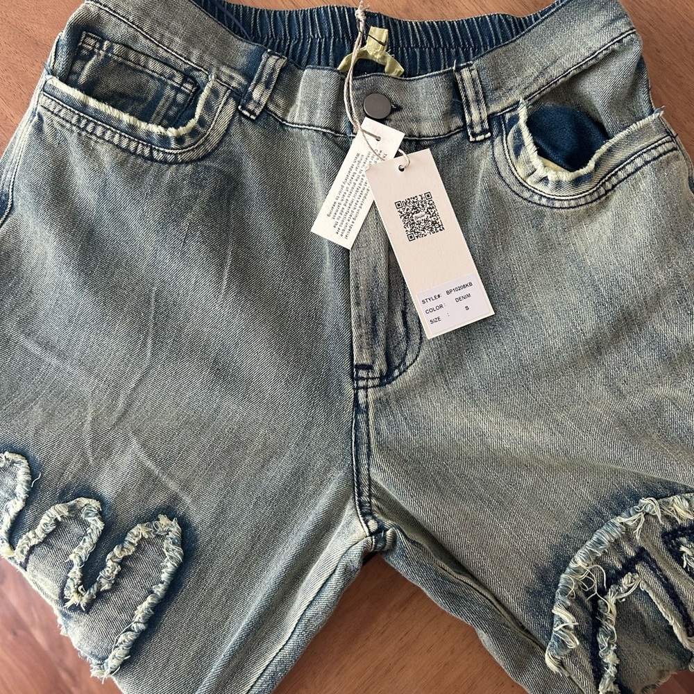 Blue Velvet- NWT Distressed Peace Sign Women Jeans, Size small - Picture 4 of 7